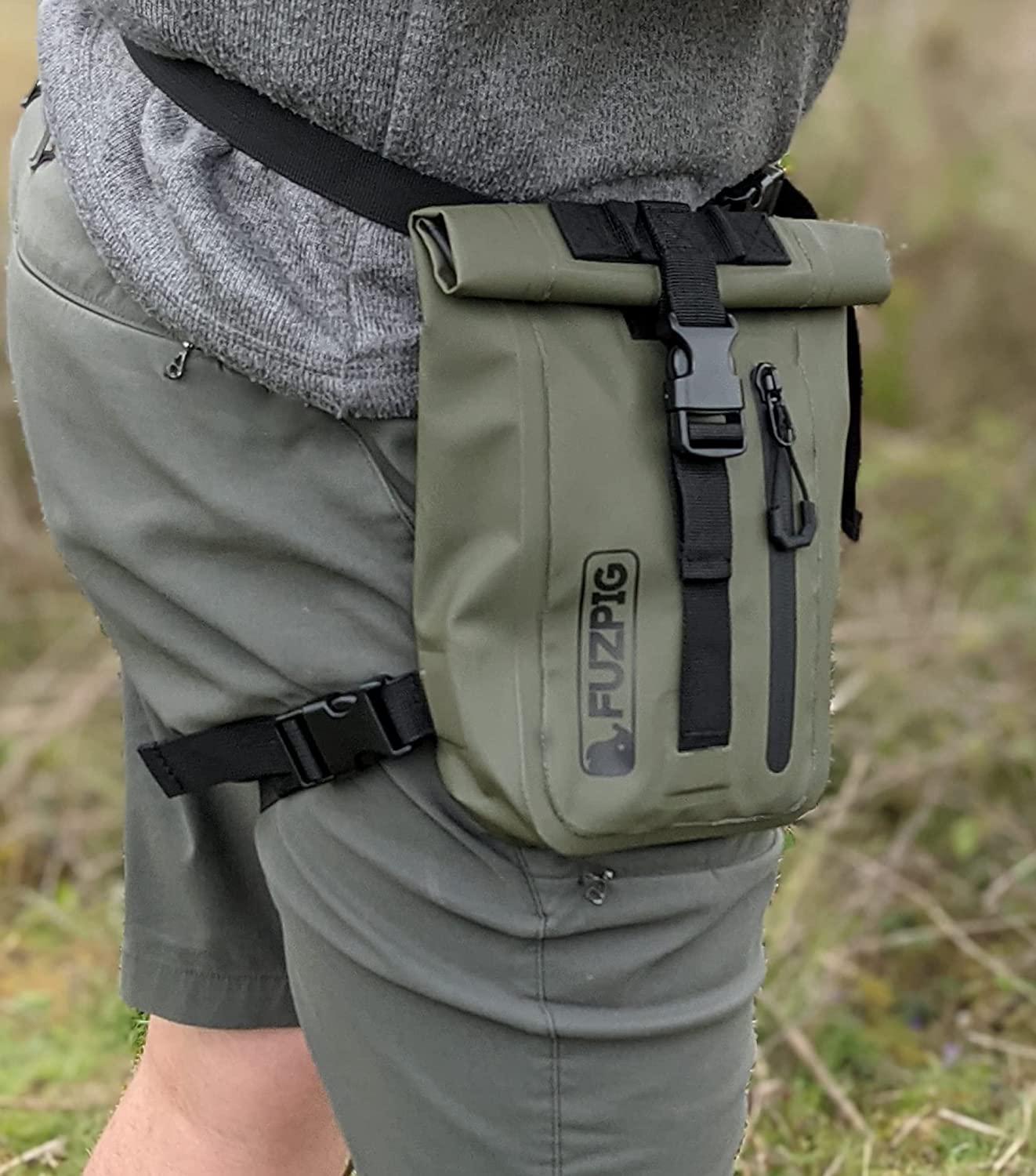 Fuzpig Roll top Waterproof Thigh Bag. Ideal for Dog Training, Horse Riding, Motorbike Riding and Outdoor Activities, Holster Bag Totally Waterproof (Black)
